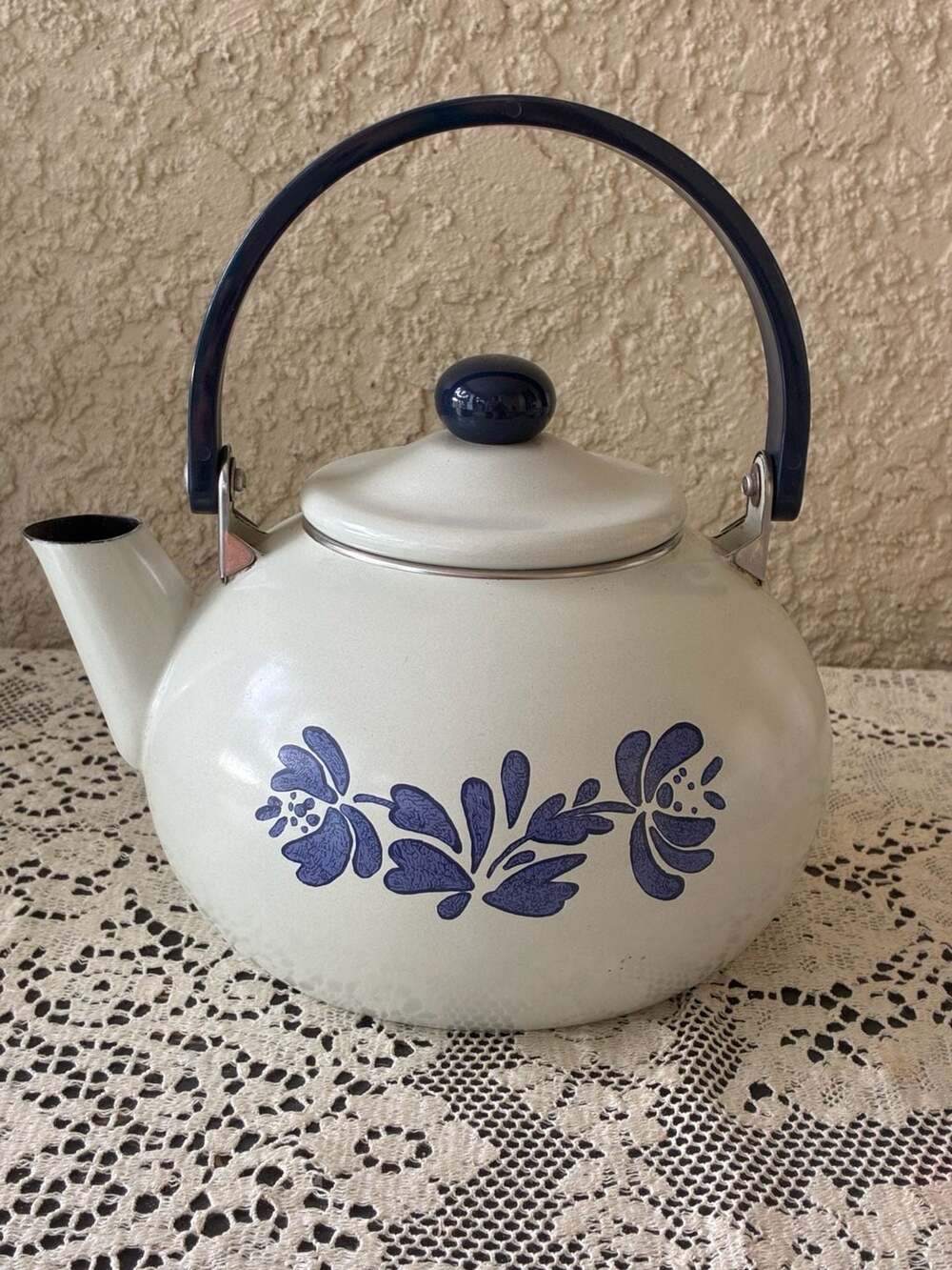 Pfaltzgraff YorkTowne Metal Kettle